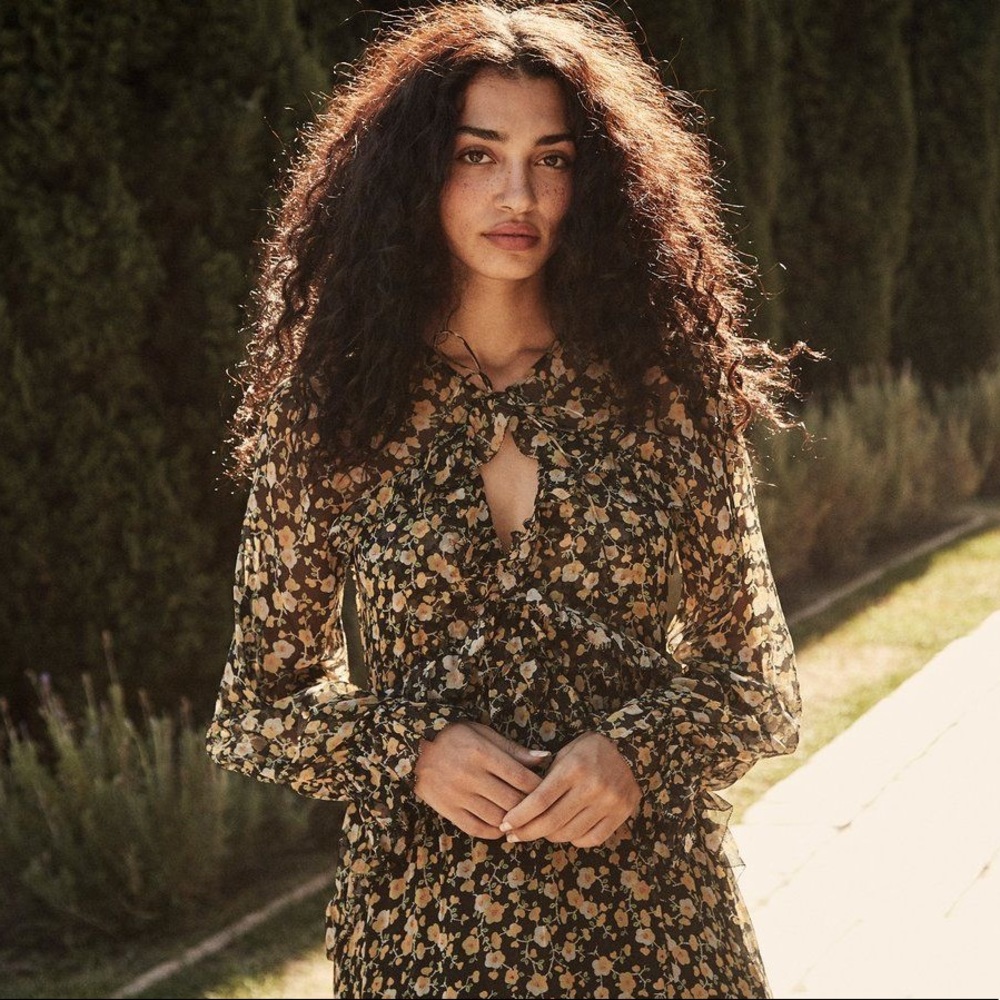 ISO SAFFRON DRESS SMALL ❤️